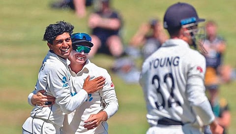 NZ vs SA : द. आफ्रिका पहिल्या दिवसअखेर 6 बाद 220