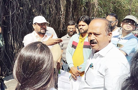 नवीन पूल बांधण्यासाठी 61 वृक्ष तोडावे लागणार; पर्यावरणप्रेमींचा विरोध