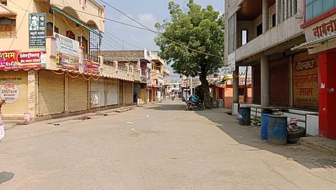 हिंगोली : जरांगे-पाटलांना पाठिंबा देण्यासाठी गोरेगावात कडकडीत बंद