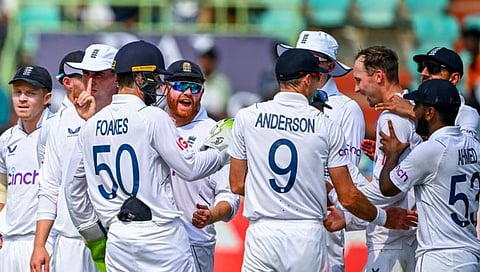 Endland tour of India : दुसऱ्या कसोटीतील पराभवानंतर इंग्लंडचा संघ अबुधाबीला रवाना…जाणून घ्या कारण