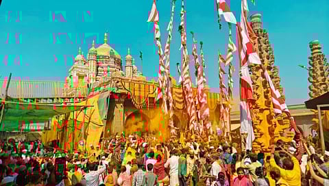 जेजुरी गडावर मानाच्या शिखर काठ्या देव भेटी सोहळ्याला सुरुवात