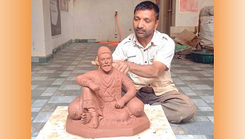 Shivjayanti 2024 : ५ किल्ल्यांवरील माती आणि पाण्याने साकारली शिवछत्रपतींची मूर्ती!