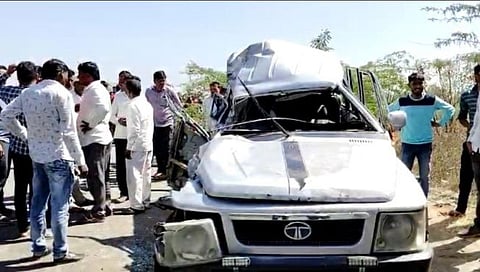 Nashik Accident : हिंगणवेढे येथे शेत मजुरांच्या गाडीला अपघात, दोन मजुरांचा मृत्यू; अनेक जखमी