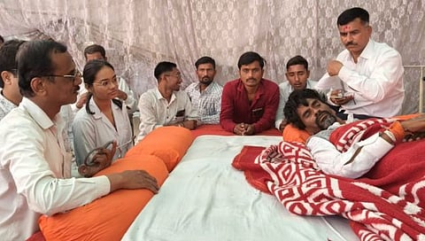 Maratha reservation : “पाटील पाणी तरी घ्या…” आंदोलकांची जरांगेंना आर्त विनवणी