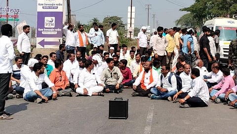 Maratha reservation : पैठण येथे मराठा आरक्षण अधिसूचनेच्या अंमलबजावणीसाठी रास्ता रोको