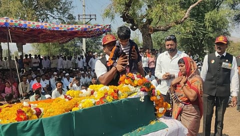 Rakesh Kakulte : किकवारी येथे राकेश काकुळते यांना अखेरचा निरोप