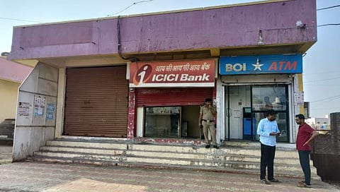 एटीएम फोडले