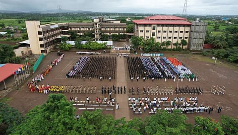 Mukhyamantri Mazi Shala Sundar Shala : ‘मुख्यमंत्री माझी शाळा, सुंदर शाळा’: पेठवडगावचे ‘आदर्श गुरुकुल विद्यालय’ जिल्ह्यात प्रथम