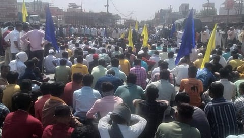 छत्रपती संभाजीनगर : सिल्लोडला विविध मागण्यांसाठी कोळी समाजाचे रास्ता रोको आंदोलन