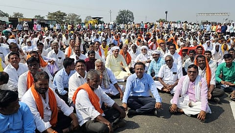 Hingoli News : शेनोडी उपसा जलसिंचन योजनेला मान्यता देण्यासाठी रास्ता रोको