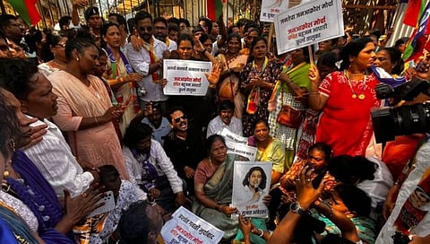 Mumbai News : पालिका एल विभाग कार्यालयासमोर वंचित आघाडीचा रास्ता रोको