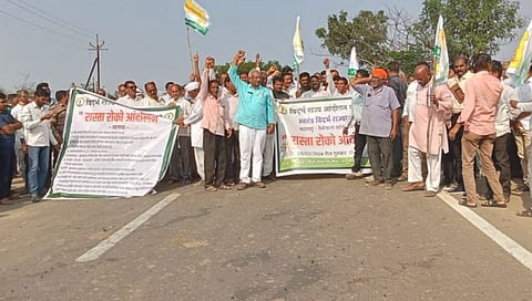 चंद्रपूर : वेगळ्या विदर्भासाठी महाराष्ट्र तेलंगणा सीमेवर आंदोलन