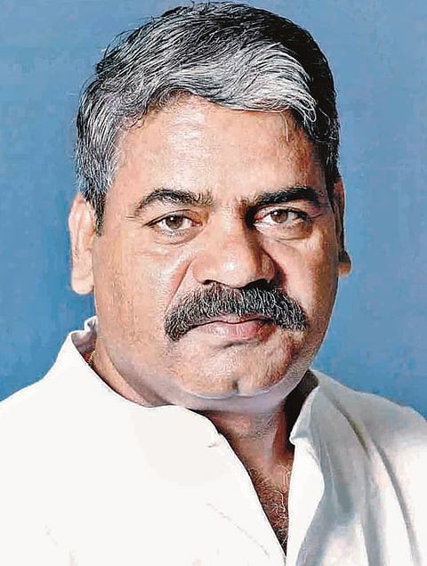 आढळराव पाटील यांना उमेदवारीपासून दूर करण्याचा प्रयत्न