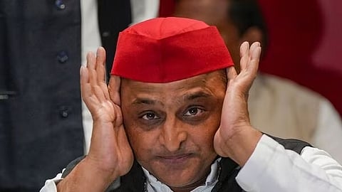 CBI vs Akhilesh Yadav : बेकायदेशीर खाणकाम प्रकरणी अखिलेश यादव यांना सीबीआयची नोटीस