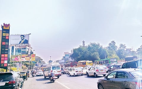 ’बॉटल नेक’मुळे वाहतूक कोंडी : रस्त्याचे रुंदीकरण करण्याची मागणी