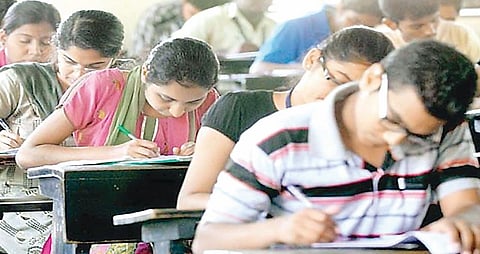 वर्षातून दोनवेळा होणार CBSE बोर्ड परीक्षा, काय आहे नवीन योजना?