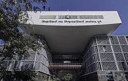 Pune : झाडे जगवण्यावरून अधिकारी फैलावर : जिल्हाधिकारी संतापले