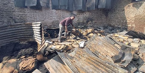 निमगाव केतकीत बारदाना दुकानासह गोदाम जळून खाक; लाखोंचे नुकसान