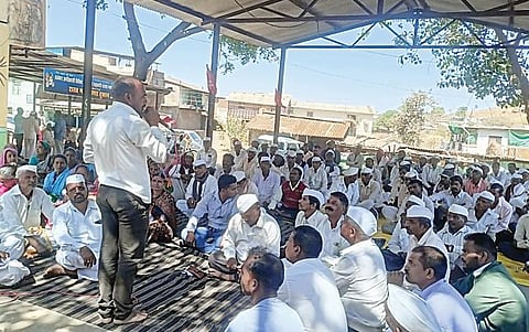 हिरडा नुकसानभरपाईसाठी तळेघर येथे धरणे