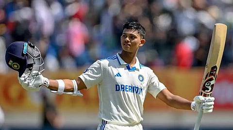 Yashasvi Jaiswal : जैस्वाल 53 वर्षे जुना विक्रम मोडण्याच्या मार्गावर! 120 धावा करताच भारतीय क्रिकेटमध्ये रचणार इतिहास