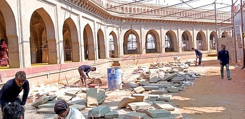 जेजुरी मुख्य मंदिरातील काम प्रगतिपथावर