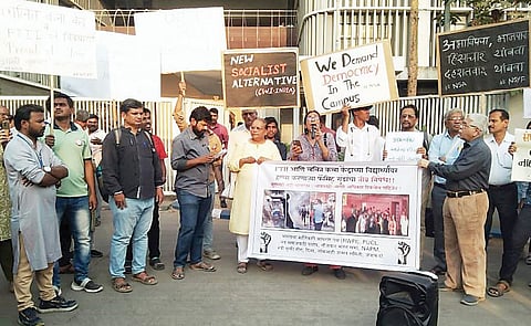 ललित कला केंद्र प्रकरण : पुरोगामी, डाव्या संघटना आक्रमक