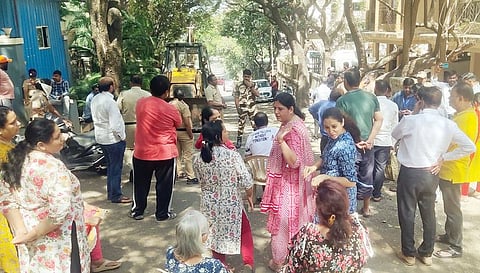 ..अन् पालिकेचे पथक कारवाईविना परतले; लुल्लानगर येथे सीमाभिंतीवरून वाद