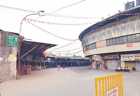 मार्केट यार्डात कडकडीत बंद; फळे, फुले, पान, केळी बाजारातील व्यवहार ठप्प