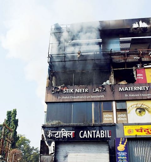 Nagar : सावेडीतील इमारतीच्या आगीत एसडीबी बँकेचे कार्यालय खाक