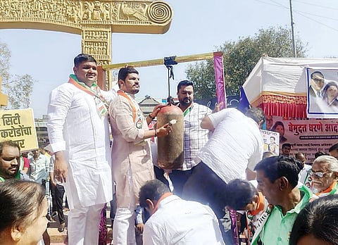 रोहित पवारांची ईडीमार्फत चौकशी : राष्ट्रवादी काँग्रेसचे पिंपरीत घंटानाद आंदोलन