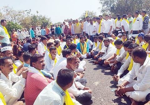 राष्ट्रीय महामार्गावर रास्ता रोको; मराठ्यांना ओबीसीतून आरक्षण नको