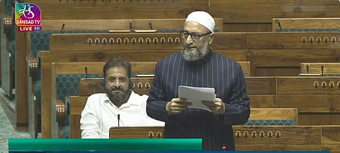 लोकसभेत बोलताना खासदार असदुद्दीन ओवेसी.