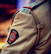 कोठडीतील मोबाईलसाठी पोलिसांनी कमोड तोडले