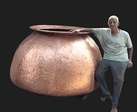 अबब! 120 किलो वजन, पाच फुटांचे तांब्याचे भांडे