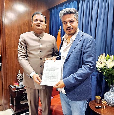 उद्योगमंत्र्यांविरोधात हक्कभंग प्रस्तावास परवानगी द्यावी : आ. रोहित पवारांचे पत्र