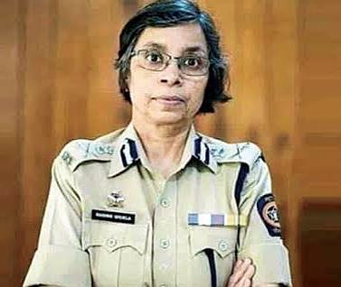 फुलांचा वर्षावाचे ‘ते’ निरोप समारंभ दिखावाच : रश्मी शुक्ला यांनी दिली तंबी