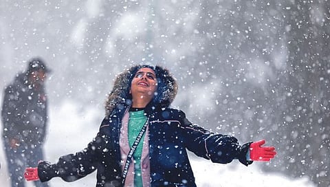 हिमाचल प्रदेशात हिमवर्षावामुळे ४८५ रस्ते बंद