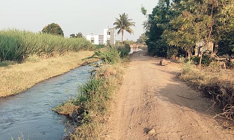 Pune News : वितरिकेवरील अतिक्रमणामुळे अपघात वाढले