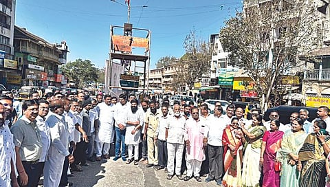 पंचवटी : छत्रपती शिवाजी महाराजांच्या पुतळ्याचे भूमिपूजन करताना राहुल ढिकले, सुनील बागूल, गुरमित बग्गा, विमल पाटील, नंदिनी बोडके, नरेश पाटील आदी. (छाया : गणेश बोडके)