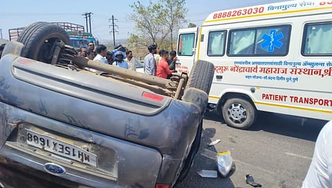 Nashik Accident : मुंबई आग्रा महामार्गावर शिक्षकांच्या कारला कंटेनरचा कट, चार शिक्षक गंभीर जखमी