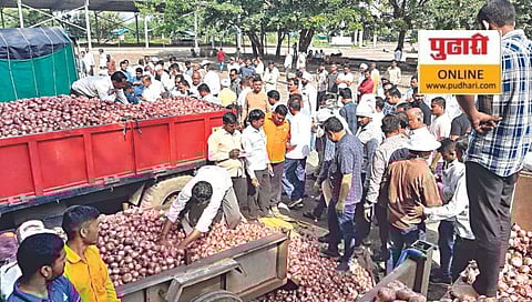 Onion Price | कांदादरात तब्बल चारशे रुपयांनी घसरण