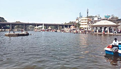 नाशिक : ऐन उन्हाळ्यात गांधी तलाव तीन महिने काेरडाठाक! कारण काय?