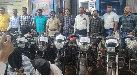 जळगाव क्राईम न्यूज : चोरी गेलेल्या बारा मोटरसायकलसह आरोपी ताब्यात