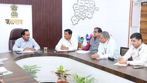 Jalgaon News : बँकांनी कृषी आणि कृषीपूरक व्यवसायाला अर्थपुरवठा करावा : जिल्हाधिकारी आयुष प्रसाद