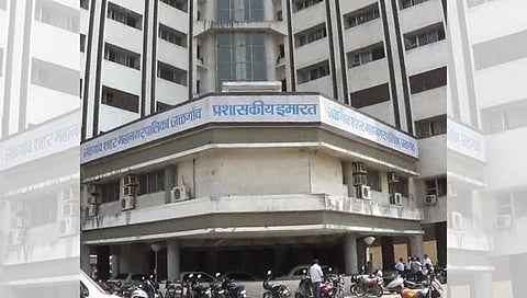 जळगाव जिल्ह्यात उद्दिष्टापेक्षा जादा वसुली; जिल्हाधिकाऱ्यांकडून शाबासकीची थाप