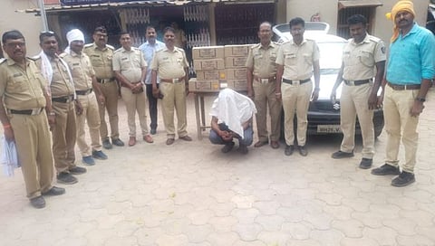 हिंगोली : अवैध दारूची वाहतूक करणाऱ्या कारसह १ लाख ३० हजाराचा मुद्देमाल जप्त