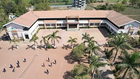 Dhule News : मुख्यमंत्री माझी शाळा- सुंदर शाळा अंतर्गत मुक्तांगण विद्यालय जिल्ह्यात प्रथम