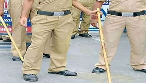 Jalgaon News | मुक्ताईनगरला नाकाबंदी दरम्यान कारमधील 20 लाखांच्या सोन्याच्या वस्तू जप्त