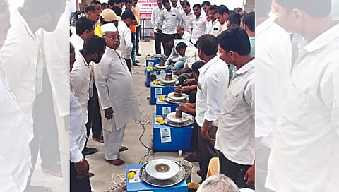 Pottery Cluster Mamdapur : ममदापूरला महाराष्ट्रातील पहिले पाॅटरी क्लस्टर, कुंभार कारागिरांना प्रशिक्षण सुरु