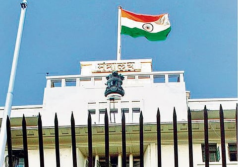 Ministry : मंत्रालयातील बनवाबनवी; उपसचिवासह तिघांवर गुन्हे दाखल